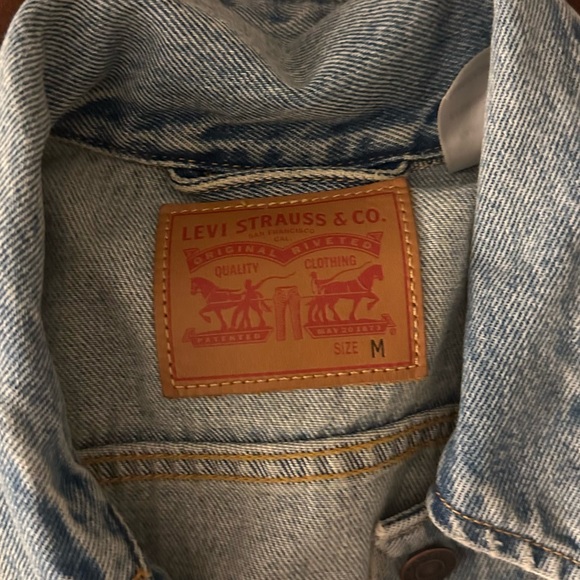 Levi's Classic Blue Denim Jacket - Picture 2 of 2